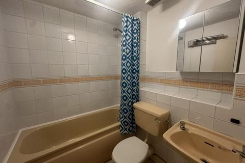 1 bedroom maisonette to rent, 15 Englefield Close Englefield Green Englefield Green