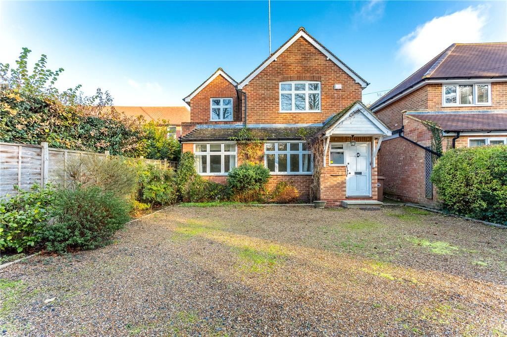 School Road, Windlesham, Surrey, GU20 3 bed detached house £695,000