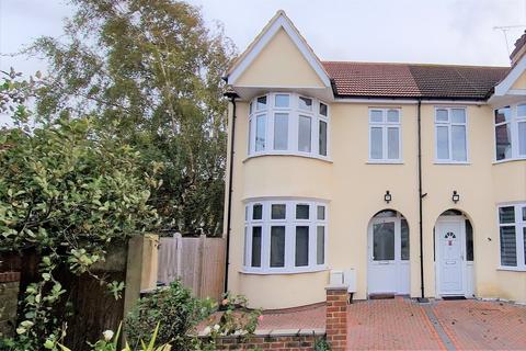 4 bedroom end of terrace house to rent - Thornhill Gardens, IG11