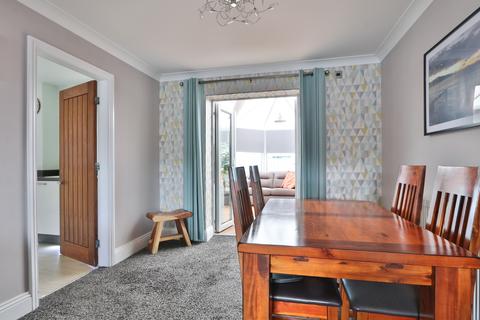 3 bedroom semi-detached house for sale - Eldon Drive, Preston, Hull, East Riding of Yorkshire, HU12 8XH