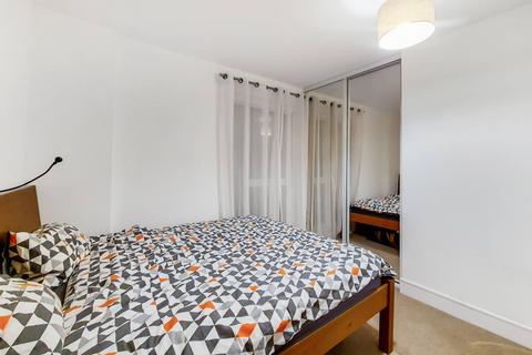 2 bedroom flat for sale - Sidney Road, Stockwell, London, SW9