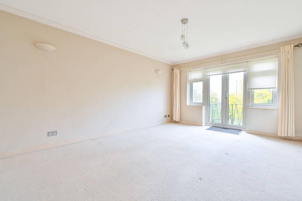 Braganza Court, Guildford, GU1 2 bed flat for sale - £375,000