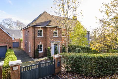 4 bedroom semi-detached house for sale - George Eyston Drive, Winchester, Hampshire, SO22