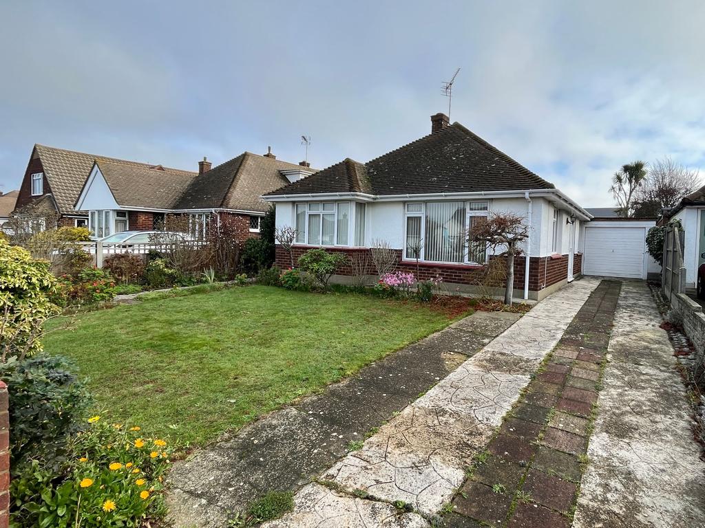 St. James Avenue, Thorpe Bay, SS1 3 bed detached bungalow for sale £