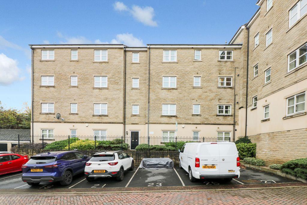 Laithe Hall Avenue, Cleckheaton BD19 6UA 2 bed apartment - £600 pcm (£ ...