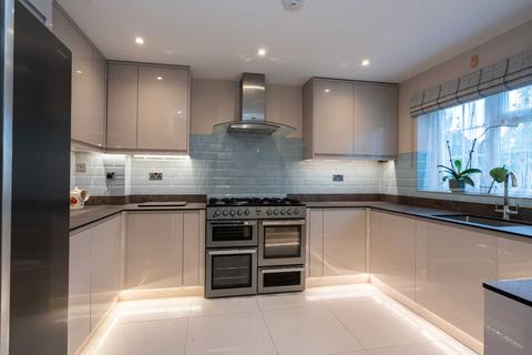3 Pembridge Chase, Bovingdon, Hemel Hempstead, HP3 0QR
