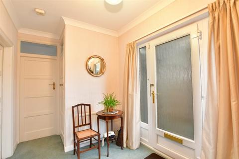 66 Dukes Avenue, Theydon Bois, Epping, CM16 7HF
