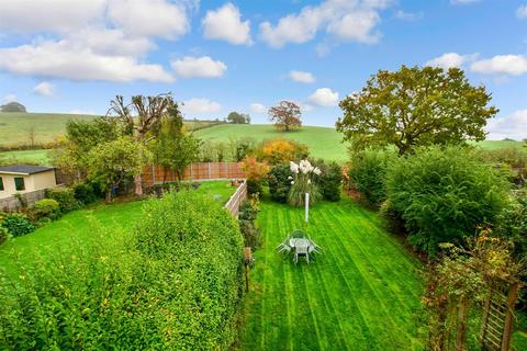 66 Dukes Avenue, Theydon Bois, Epping, CM16 7HF