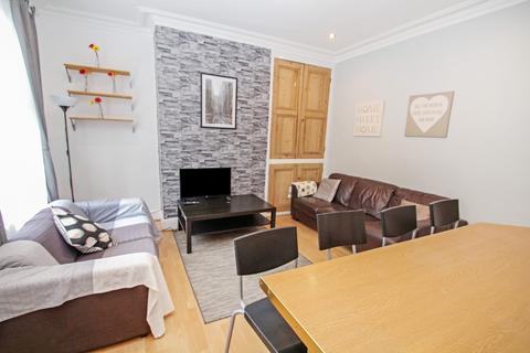 4 bedroom terraced house to rent - BILLS INCLUDED - Beechwood Terrace, Burley, LS4