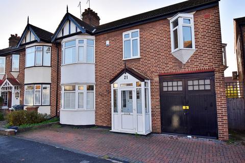 4 bedroom end of terrace house to rent - Warboys Crescent, Highams Park, London. E4 9HR