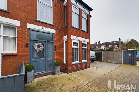 3 bedroom semi-detached house for sale - Wheatley Gardens, Hull, Yorkshire, HU8