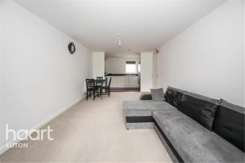 French's Avenue, Dunstable 2 bed flat £1,200 pcm (£277 pw)
