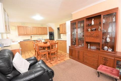 3 Bexley Close, Urmston, Manchester, M41 7NH