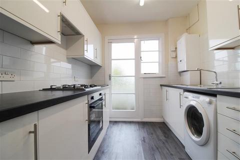 3 bedroom apartment to rent, Florida Court, Bath Road, Reading, RG1