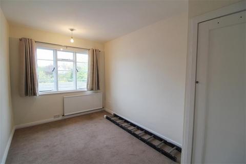 3 bedroom apartment to rent, Florida Court, Bath Road, Reading, RG1