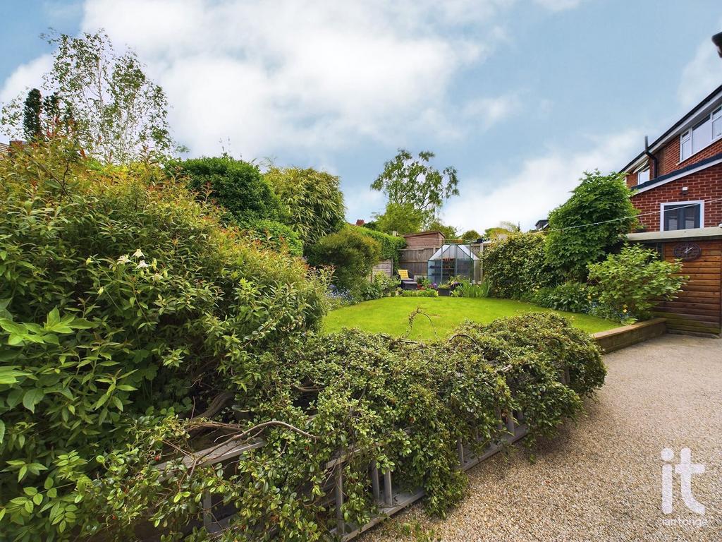 Bowfell Drive, High Lane, Stockport, SK6 4 bed detached house £450,000