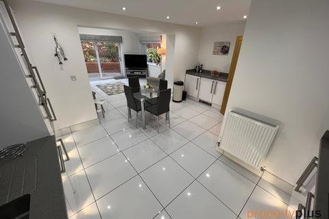 15 Highfields, Tonyrefail, Porth, CF39 8GB