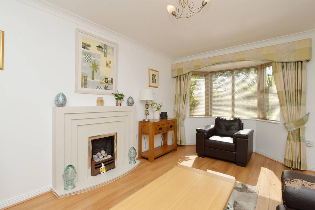 93 Priorwood Drive, Dunfermline, KY11 8FG 4 bed detached house for sale