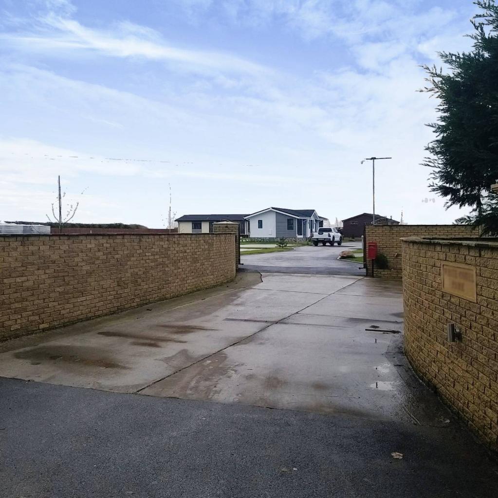 Tadcaster, North Yorkshire, LS24 2 bed park home for sale £229,995