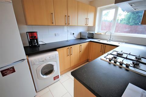 4 bedroom semi-detached house to rent, Southlea Avenue, Leamington Spa, CV31