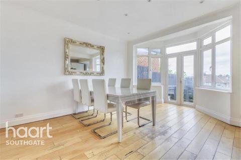 4 bedroom semi-detached house to rent - Chase Way, N14