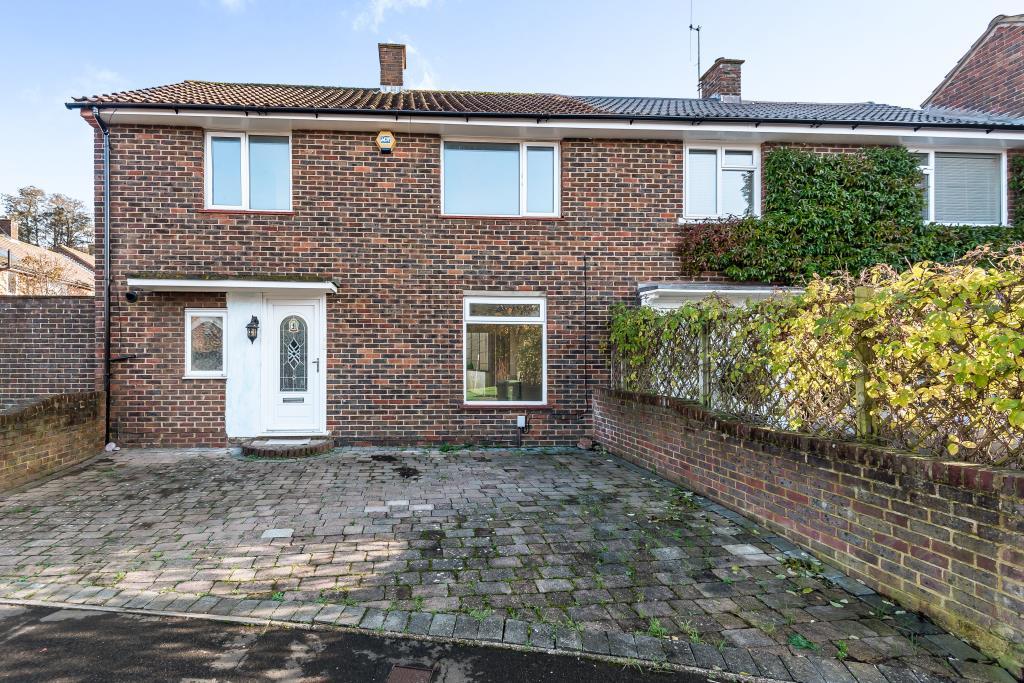 Shelley Avenue, Bracknell, RG12 3 bed terraced house £1,550 pcm (£358 pw)