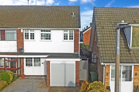3 bedroom detached house for sale - Bromfords Drive, Wickford, Essex