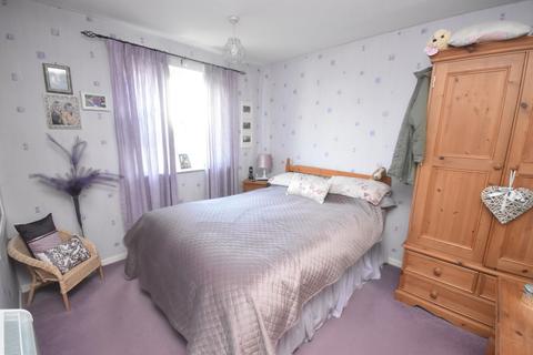 2 bedroom flat for sale - Ascot Parade, Horton Bank Top
