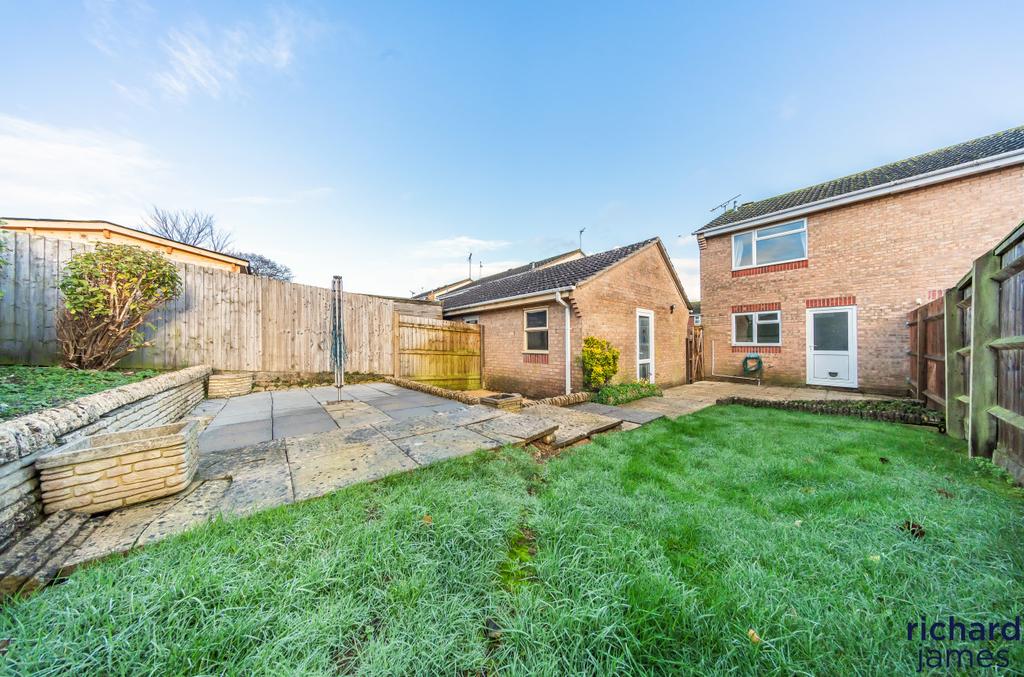 Victoria Drive, Lyneham, SN15 2 bed semidetached house £220,000