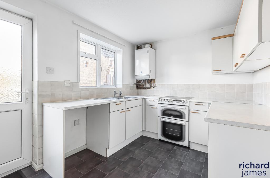 Victoria Drive, Lyneham, SN15 2 bed semidetached house £220,000