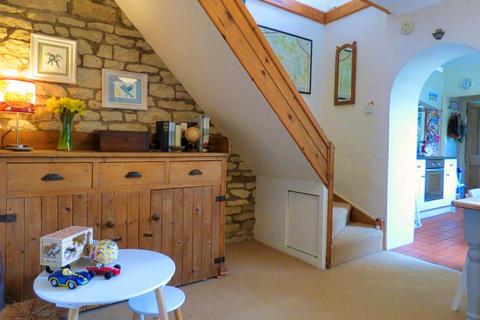 2 bedroom cottage to rent, Chester Street, CIRENCESTER