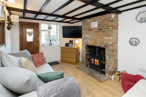 3 bedroom terraced house for sale - On The Historic Moor Side Of Hawkhurst