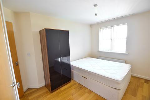 2 bedroom flat to rent - Russell Place, Sefton Road, Sale, Cheshire, M33