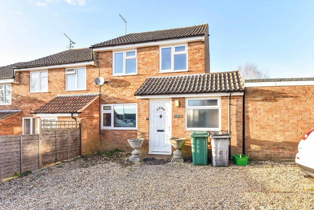 Greenfields Avenue, Alton 3 bed semidetached house £1,400 pcm (£323 pw)