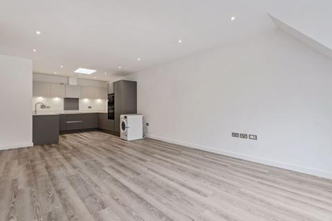 2 bedroom apartment to rent - Foxley Lane, West Purley
