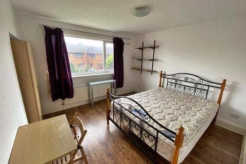 3 bedroom semi-detached house to rent, Yew Tree Road, Manchester, Greater Manchester, M14