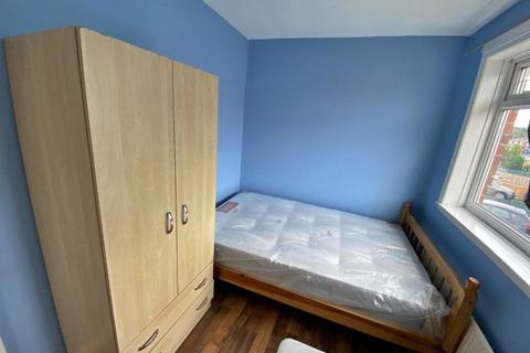 3 bedroom semi-detached house to rent, Yew Tree Road, Manchester, Greater Manchester, M14