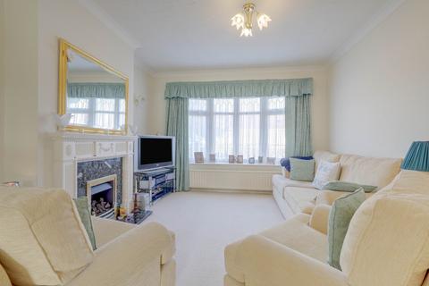 3 bedroom semi-detached house for sale - Broadclyst Avenue, Leigh-on-sea, SS9