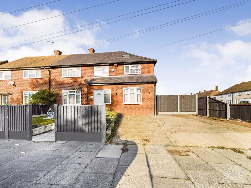 Erriff Drive, South Ockendon, Essex 5 bed semidetached house for sale