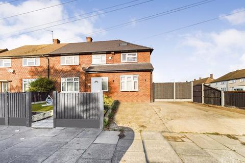 10 Erriff Drive, South Ockendon, RM15 5AW
