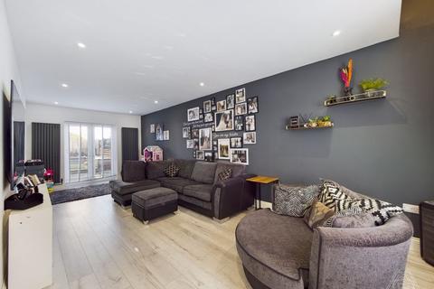 10 Erriff Drive, South Ockendon, RM15 5AW