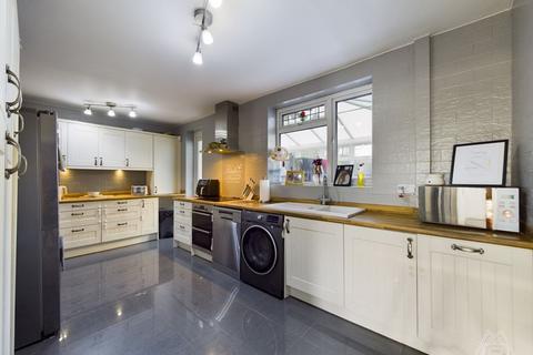 10 Erriff Drive, South Ockendon, RM15 5AW