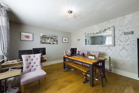 10 Erriff Drive, South Ockendon, RM15 5AW