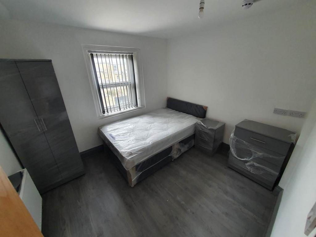Pemberton drive, Bradford, 1 bed in a house share £400 pcm (£92 pw)