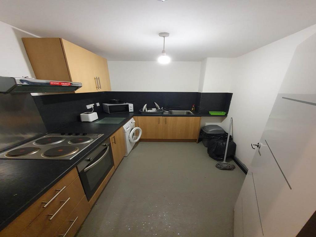 Pemberton drive, Bradford, 1 bed in a house share £400 pcm (£92 pw)