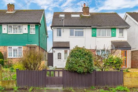 3 bedroom semi-detached house for sale - Hunters Road, Chessington