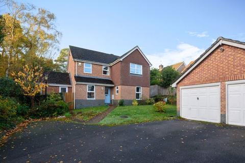 4 bedroom detached house for sale - Bryony Close, Broadstone, BH18
