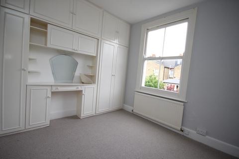 2 bedroom flat to rent, Elborough Street, London SW18 5DS