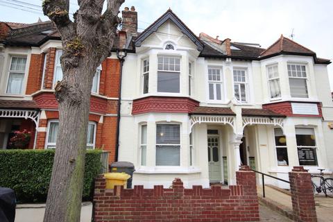 2 bedroom flat to rent, Elborough Street, London SW18 5DS