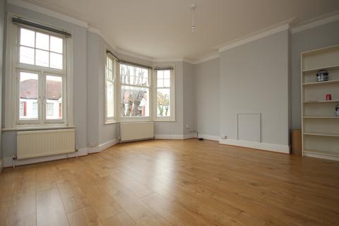 2 bedroom flat to rent, Elborough Street, London SW18 5DS